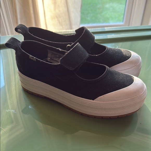 Keds Women’s Black and White Mary jane - Picture 1 of 5